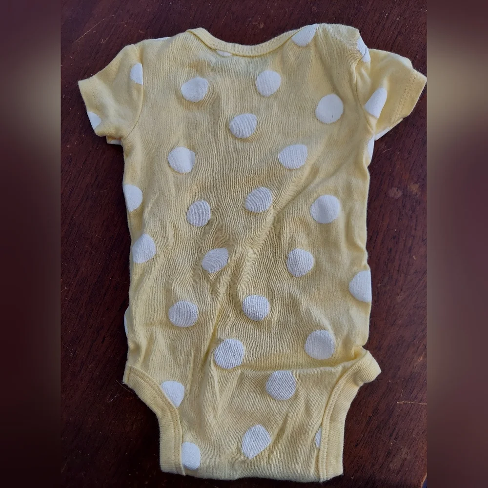 🎁10/$25- Gerber polka dot onesie, yellow,  0-3 months